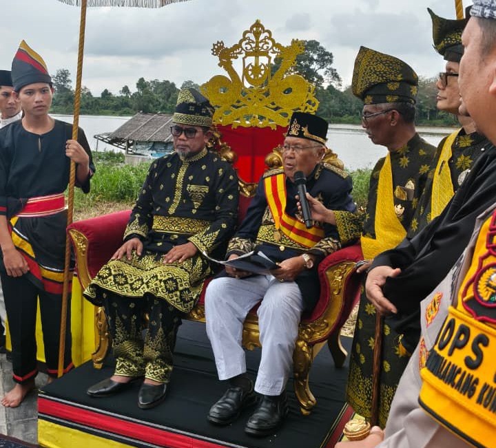 Bupati Zukri Ikuti Rangkaian Ritual Balimau Sultan di Istana Sayap