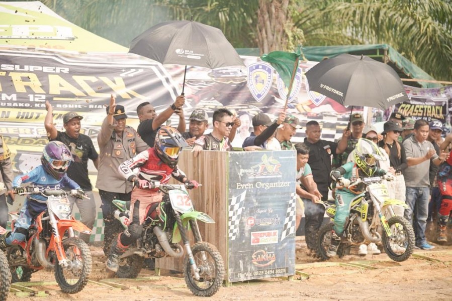 Bupati Dampingi Dandim 0321 Rohil Buka Lomba Grass Track HUT ke-78 TNI