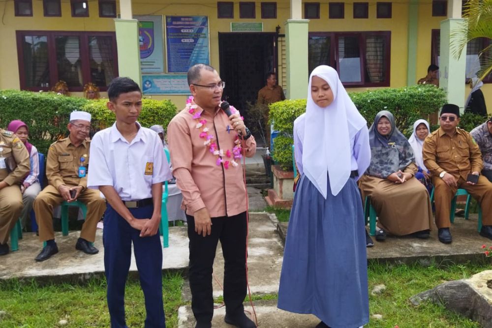Dr Junaidi Semangati Siswa SMA Negeri 2 Koto Kampar Hulu untuk Lanjut Kuliah