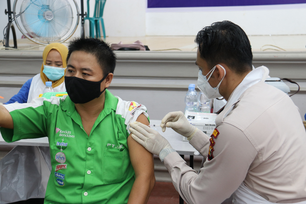 Sebanyak 433 Lansia Jalani Vaksinasi Tahap II di Gedung PSMTI Tembilahan