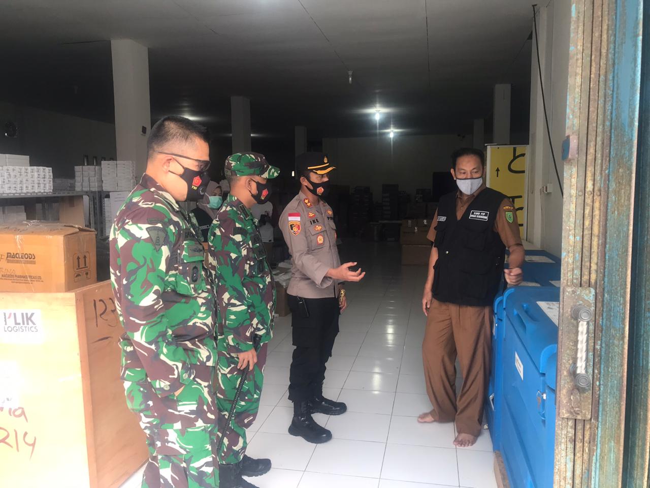 Pastikan Aman, Polres Natuna Bersama FKPD Natuna Lakukan Pengecekan di Gudang UPTD Instalasi Farmasi Kabupaten Natuna