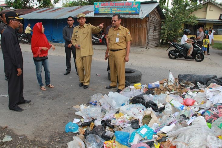 Sampah Masih Berserakan, Walikota Warning DKP Pekanbaru