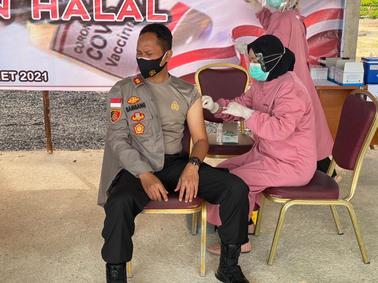 Personil Polres Bintan Terima Vaksin Covid-19 Tahap II