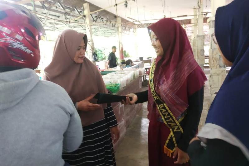Forum Anak Kecamatan se-Kabupaten Bengkalis Bagikan Goodie Bag di Pasar-Pasar