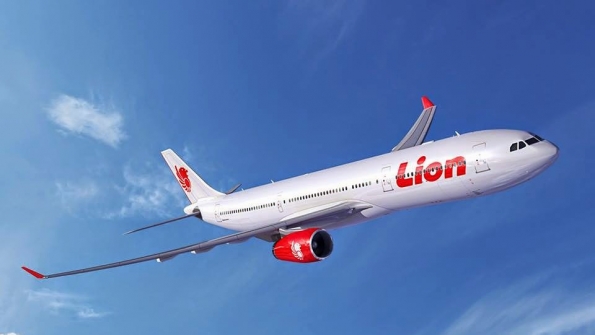 Pramugari Bantu Penumpang Melahirkan di Dalam Pesawat 