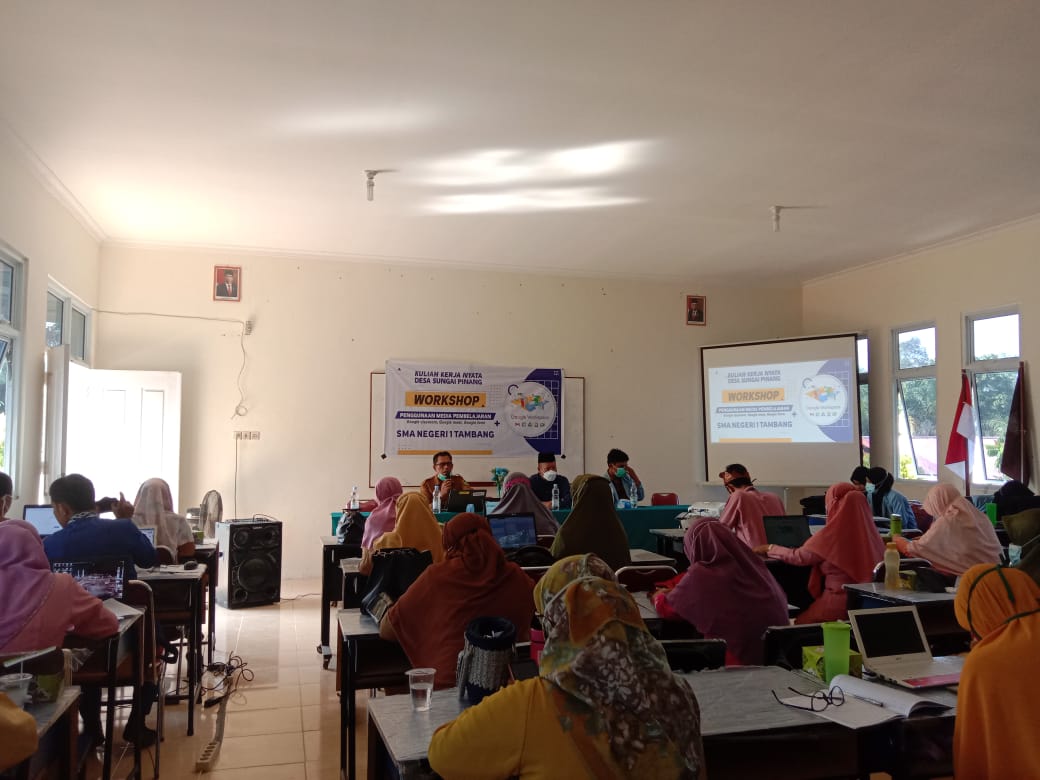 Mahasiswa Kukerta Universitas Riau Lakukan Workshop di SMA Negeri 1 Tambang
