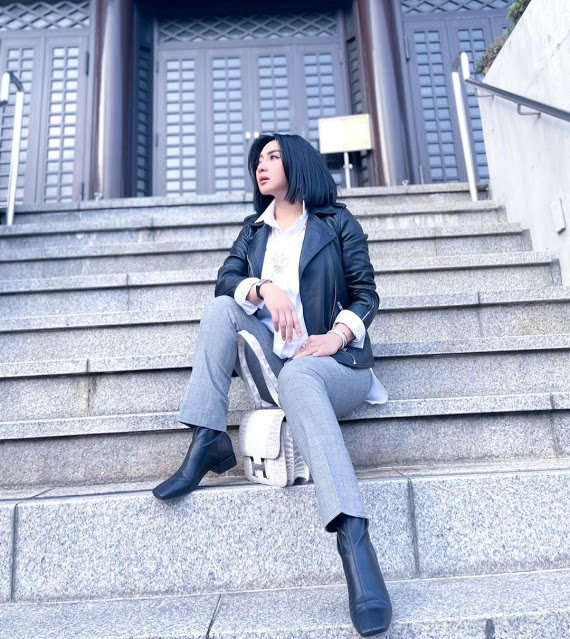 Syahrini Tenteng Tas Rp1,8 Miliar