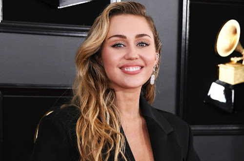 Miley Cyrus Lepas Keperawanan di Usia 16 Tahun