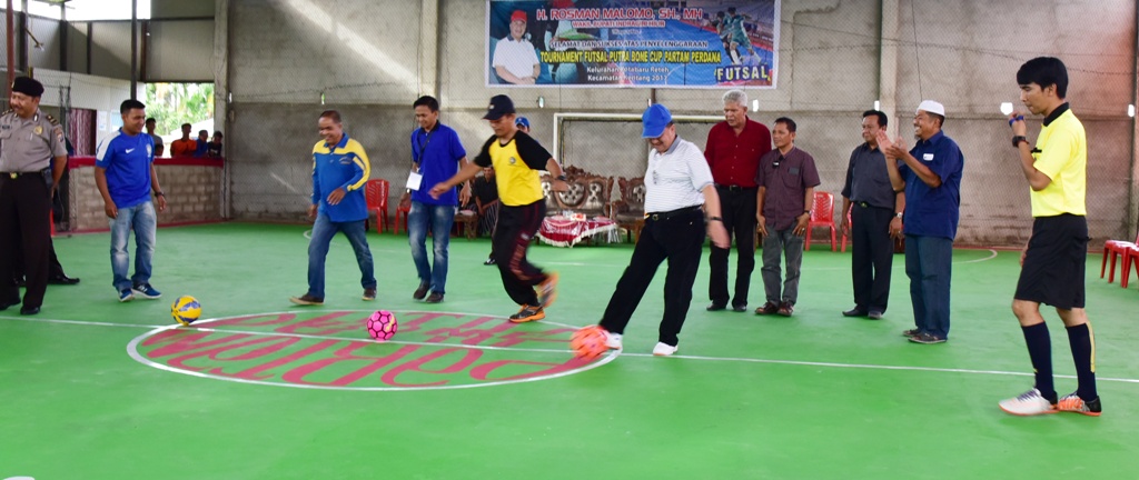Rosman Malomo Buka Turnament Futsal Putra Bone Cup PARTAM Perdana