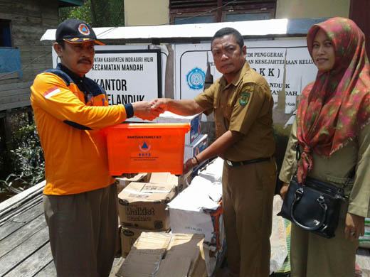 Korban Puting Beliung Terima Bantuan