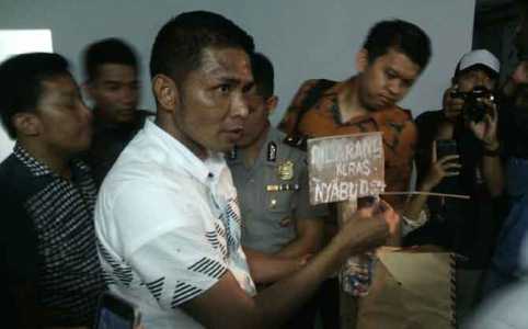 Digeledah, Polisi Temukan Bong dan Plastik Bungkus Sabu di Gedung DPRD Riau