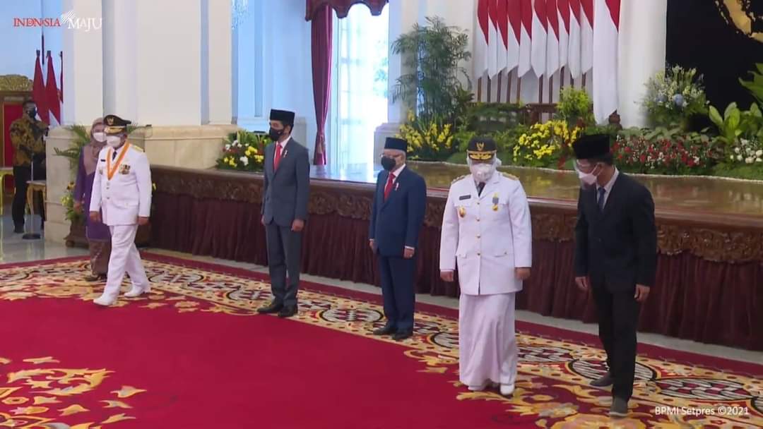 Joko Widodo Lantik Gubernur dan Wakil Gubernur Kepri Ansar - Marlin di Istana Negara