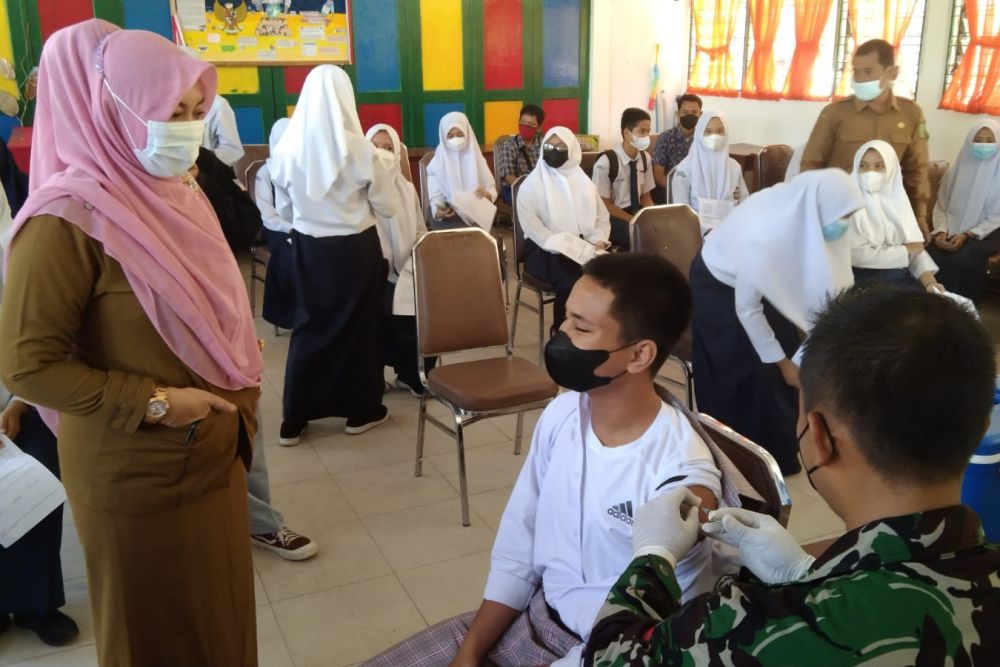 Sebanyak 1.000 Pelajar SMAN 4 Pekanbaru Divaksin