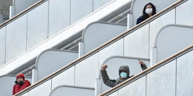 Dikarantina Dalam Kapal, Penumpang Mengaku Ditawari Roti Basi