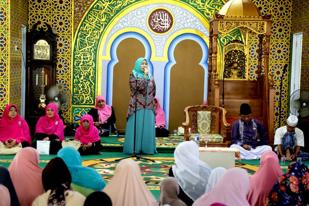 Ibu-ibu Dipinta Bimbing Anak-anak Sukseskan Magrib Mengaji dan Gerakan Shalat Subuh Berjamaah