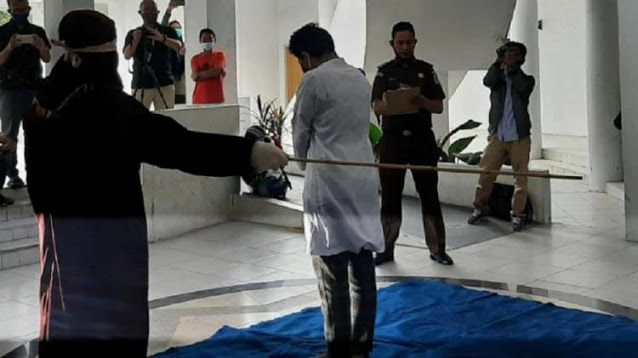 Memijat Kemaluan Pelanggan, Tukang Pijat di Aceh Dicambuk 37 Kali