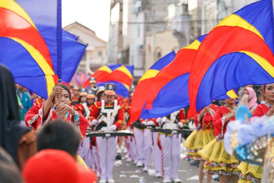 HUT RI Ke-78, Pawai Karnaval Di Rohil Meriah Tampil Beragam Budaya Adat