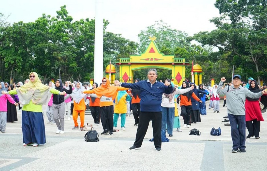 Dinkes Inhil Laksanakan  Senam Cegah  osteoporosis Peringati  HKN Ke -59 Bersempena Dengan Hari Guru dan Kopri