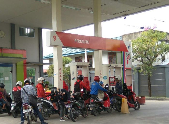 Warga Keluhkan Premium dan Pertalite Langka