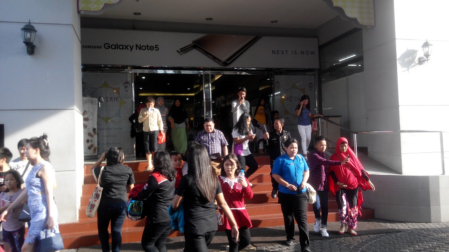 Gempa di Sumbar, Pengunjung Mall Pekanbaru Berhamburan