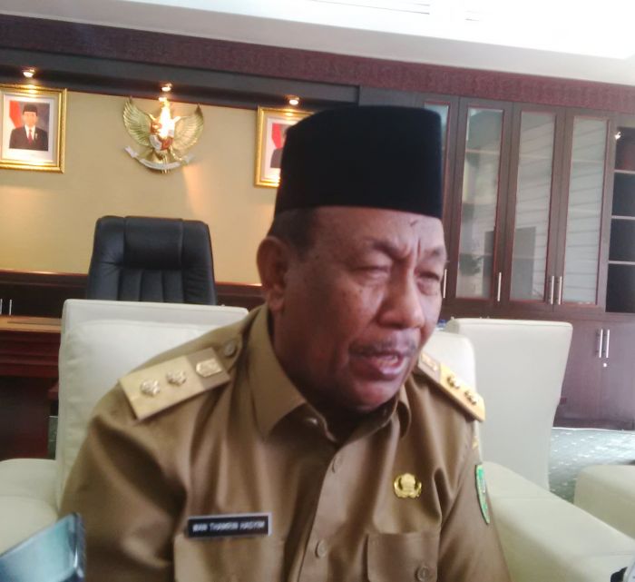 Pelantikan Gubri Definitif, Wan Thamrin Cuma Pakai Baju Lama