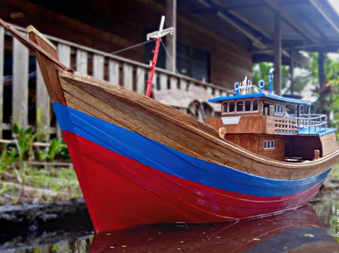 Pemuda di Inhil Buat Miniatur Kapal dari Bahan dan Peralatan Sederhana