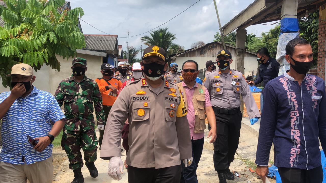Polres Siak Bersama Satgas Covid-19 Kampanye Masif Pemakaian Masker di Tualang