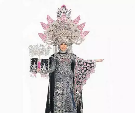 Finalis Putri Indonesia Asal Riau mendapat Juara Kostum Terbaik I