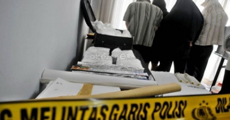 SEREM!!! Juru Parkir ini Gorok Lehernya Sendiri Pakai Gergaji tapi Masih Hidup