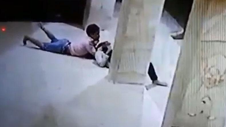 Sepasang Remaja Ini Tertangkap CCTV Berbuat Mesum di Masjid