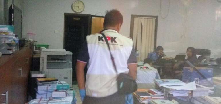 Kantor Kontraktor di Pekanbaru Digeledah Terkait Kasus Korupsi Jalan di Rupat
