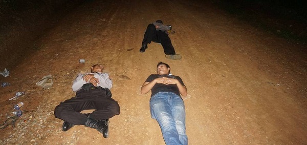 FOTO: Cegah Bentrok, Kapolres dan Perwira Polres Rohul Makan Tidur di Jalan