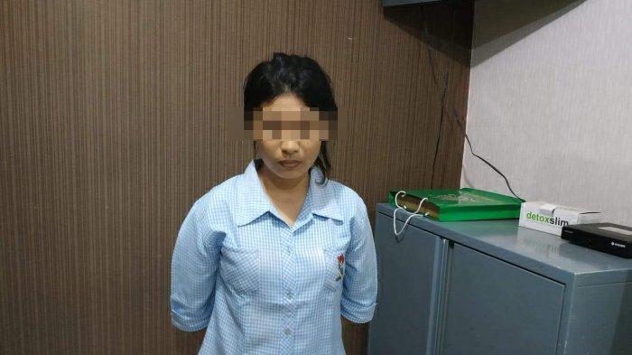 Karena Banyak Hutang, Wanita Cantik ini Nekat Curi di Toko Emas