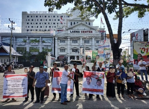 Pendukung Jokowi Ikut Sambut Kedatangan Prabowo