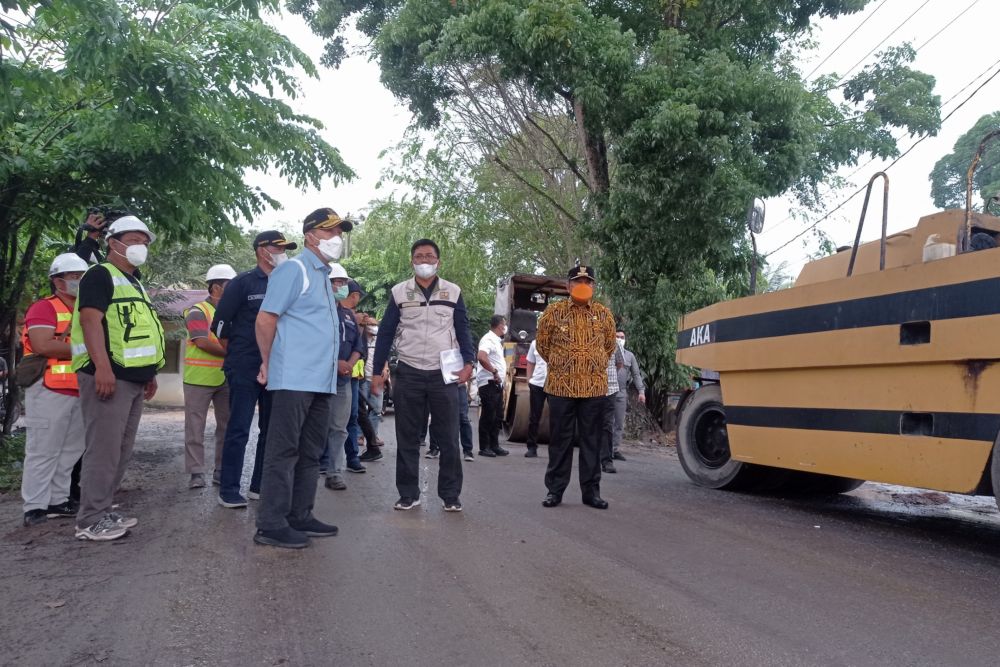 Begini Momen Gubernur Riau Cek Perbaikan Jalan Raya Petapahan Kampar