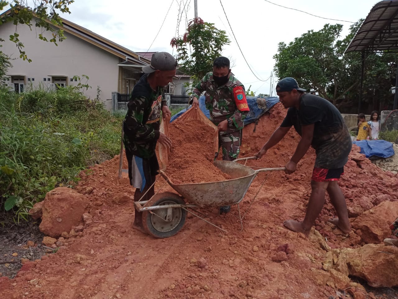Pengabdian Serda Nedi Teraktualisasi Kepada Warga Binaannya