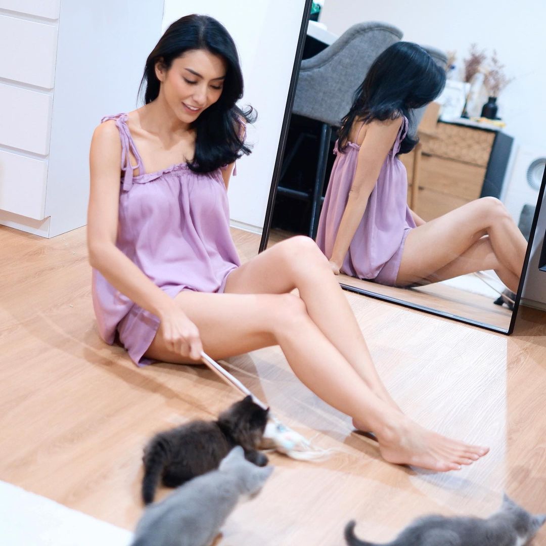 Empat Gaya Tyas Mirasih Berjemur saat Isoman Bikin Salfok, Netizen Heboh