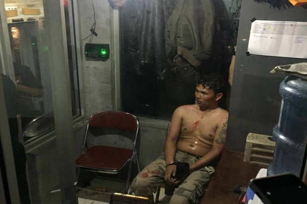 Tomi Dihakimi Massa Usai Bikin Kericuhan di Masjid