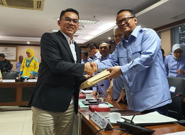Anggota DPR RI Serahkan Aspirasi Masyarakat Riau kepada Menteri Edhy Prabowo