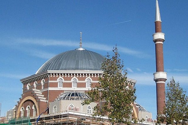 Masjid di Amsterdam Diteror dengan Mayat Palsu yang Dipenggal