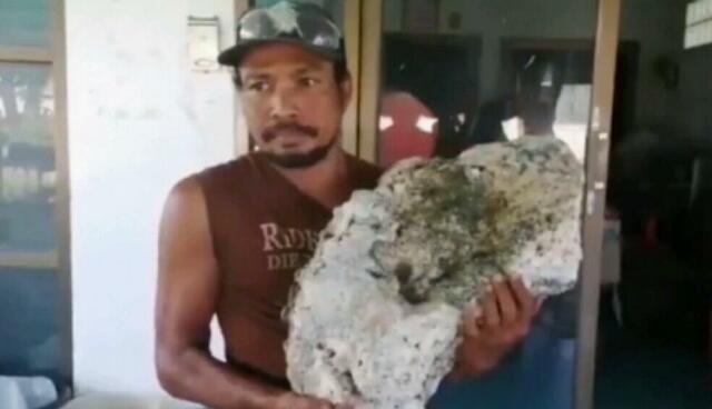 KAYA MENDADAK! Pemulung ini Temukan Batu Muntahan Ikan Paus Senilai Rp 9,1 Miliar
