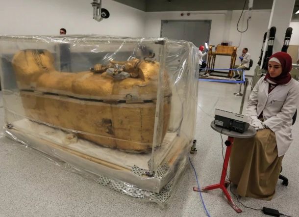 Sarkofagus Raja Tutankhamun Berlapis Emas Dipamerkan