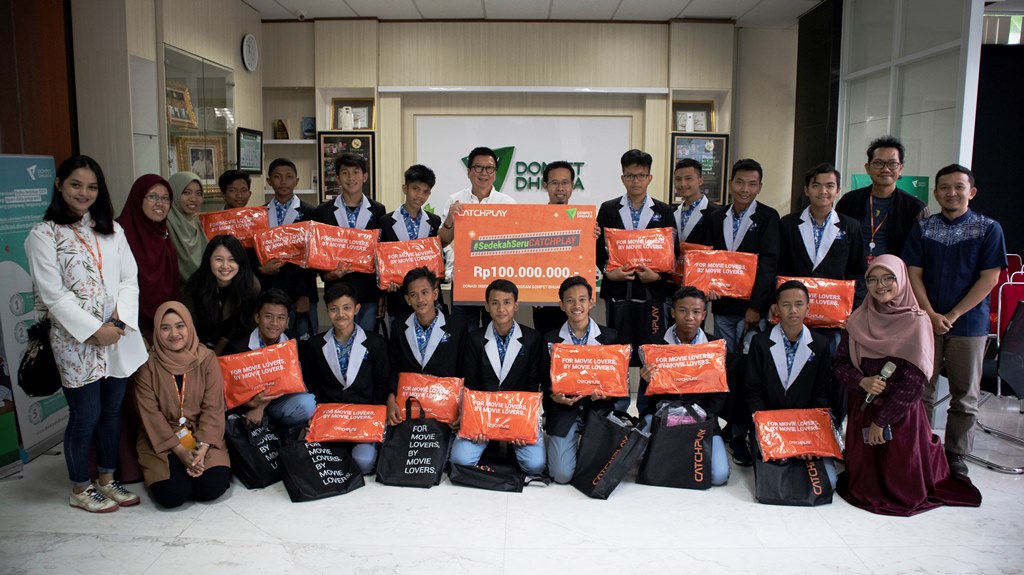 CATCHPLAY Serahkan Donasi Movie Lovers ke Dompet Dhuafa Pendidikan untuk Pendidikan Anak-Anak Marginal