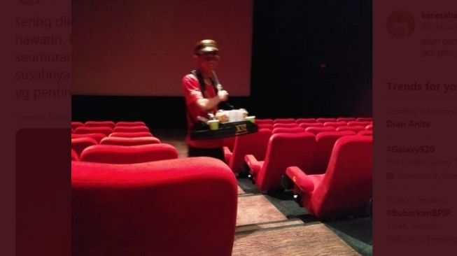 Cuit Pegawai Bioskop Diusili Penonton ABG: Diketawai hingga Dipingpong