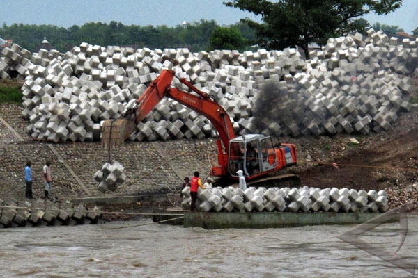 Pengerjaan Tanggul Mekanik di Tiga Lokasi Rampung