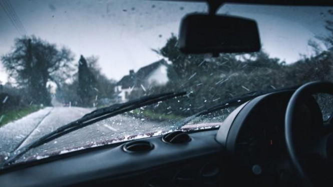 Kecepatan Ideal Mobil di Cuaca Hujan, Jangan Kasih Lebih