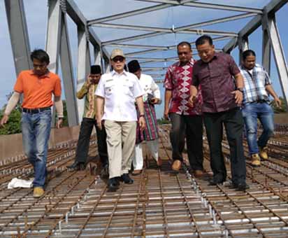 Walikota Dumai Tinjau Pembangunan Jembatan Suka Damai