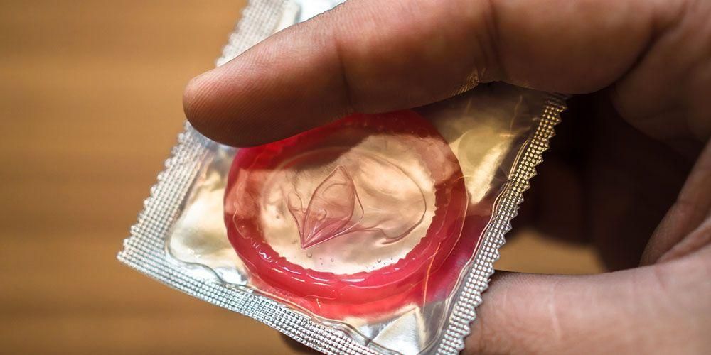 Ini Bahayanya Simpan Kondom Di Dompet