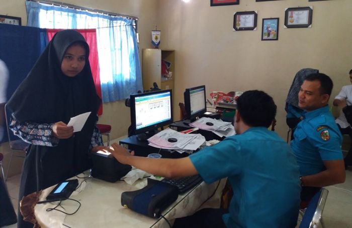 Siswa SMAN 12 Pekanbaru Jalani Perekaman KTP Eletronik