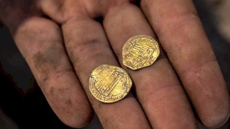 Koin Emas Era Kekhalifahan Islam Berusia 1.100 Tahun